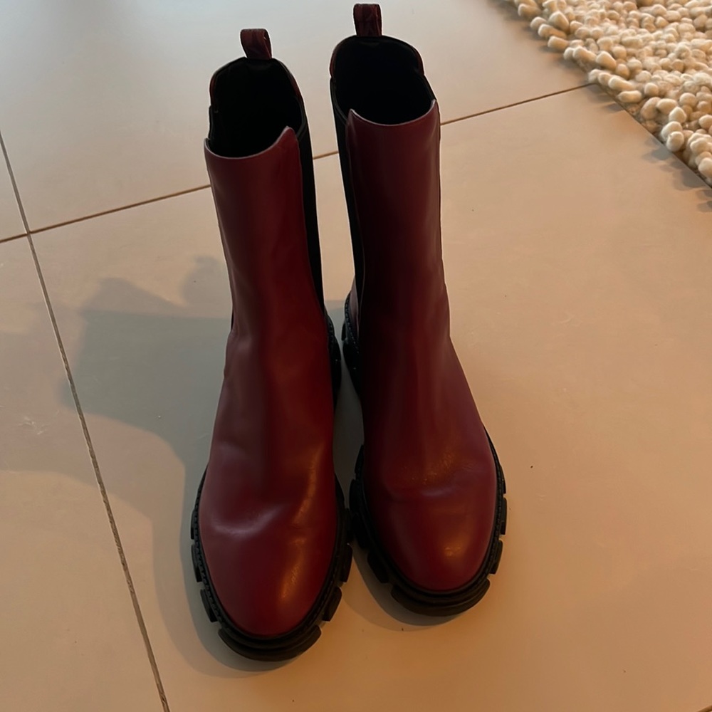 Michael Kors boots in maroon red color. Size 9M
